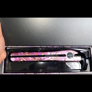 Brand New BellaPRO Flat iron